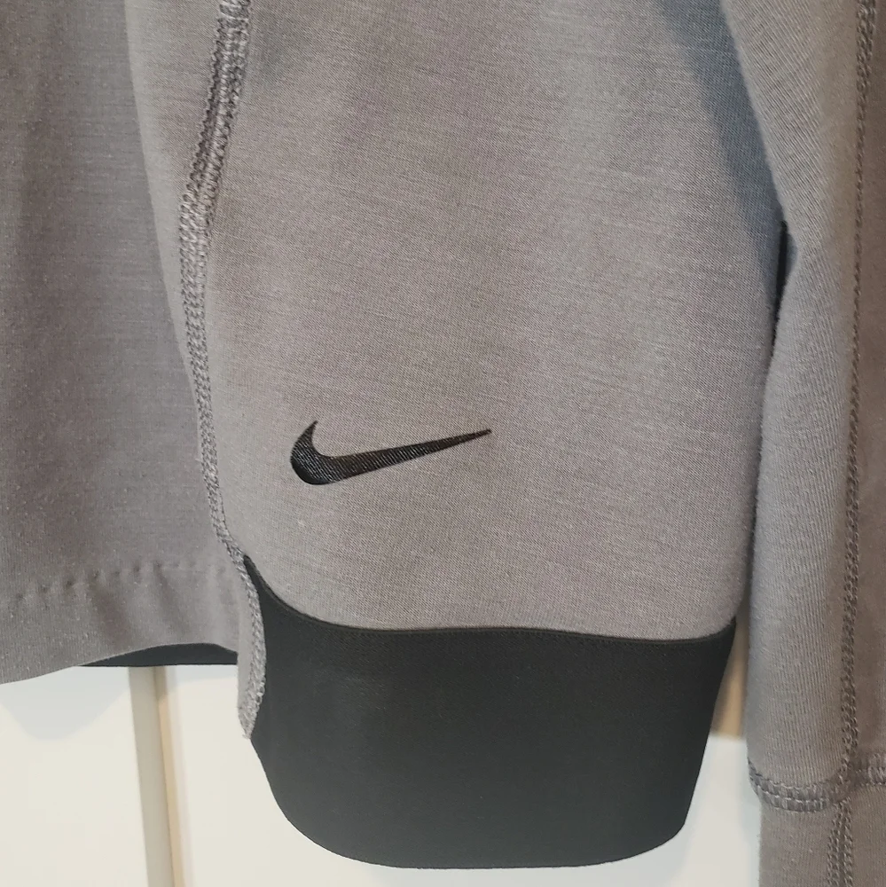 Nike Dri Fit Training Top Long Sleeve Gray Size Small JUST DO IT On Rear Waist